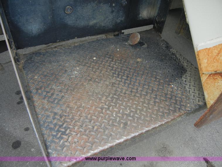 image for item 2218 1974 Ford 900 truck with crane