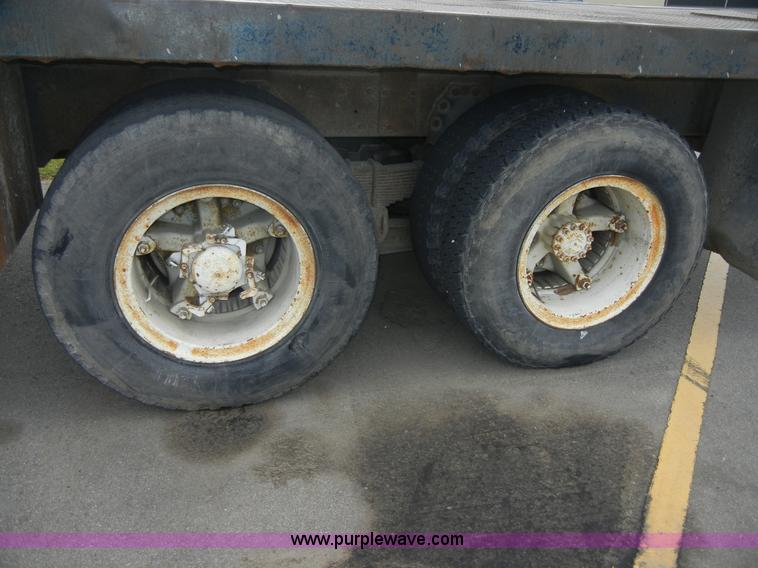 image for item 2218 1974 Ford 900 truck with crane