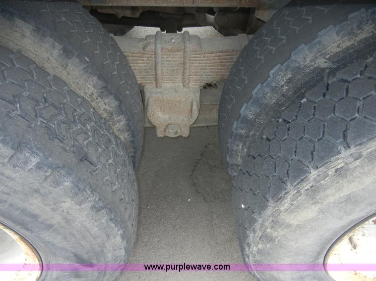 image for item 2218 1974 Ford 900 truck with crane