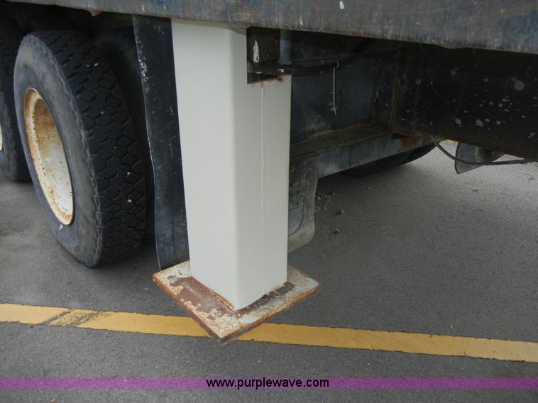 image for item 2218 1974 Ford 900 truck with crane