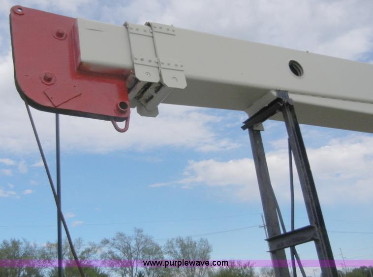 image for item 2218 1974 Ford 900 truck with crane