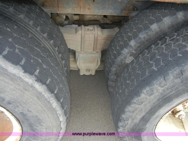 image for item 2218 1974 Ford 900 truck with crane