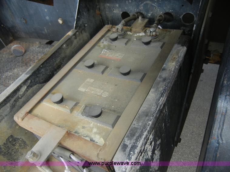 image for item 2218 1974 Ford 900 truck with crane