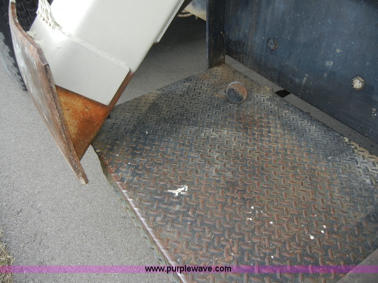 image for item 2218 1974 Ford 900 truck with crane