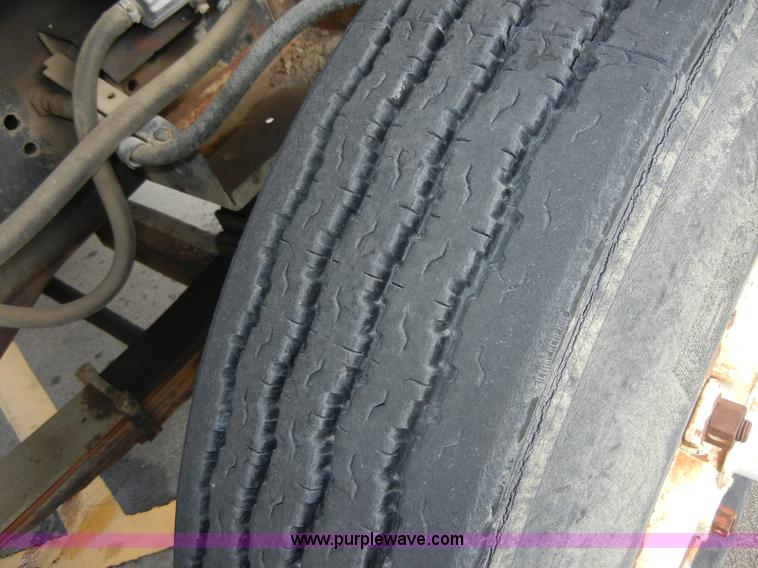 image for item 2218 1974 Ford 900 truck with crane