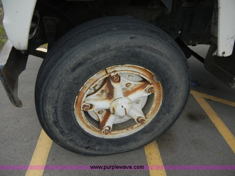 image for item 2218 1974 Ford 900 truck with crane