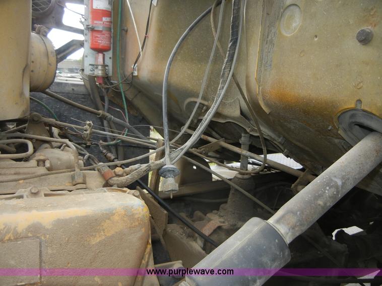 image for item 2218 1974 Ford 900 truck with crane