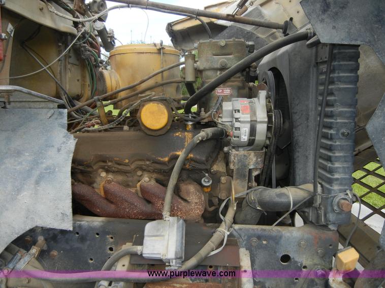 image for item 2218 1974 Ford 900 truck with crane