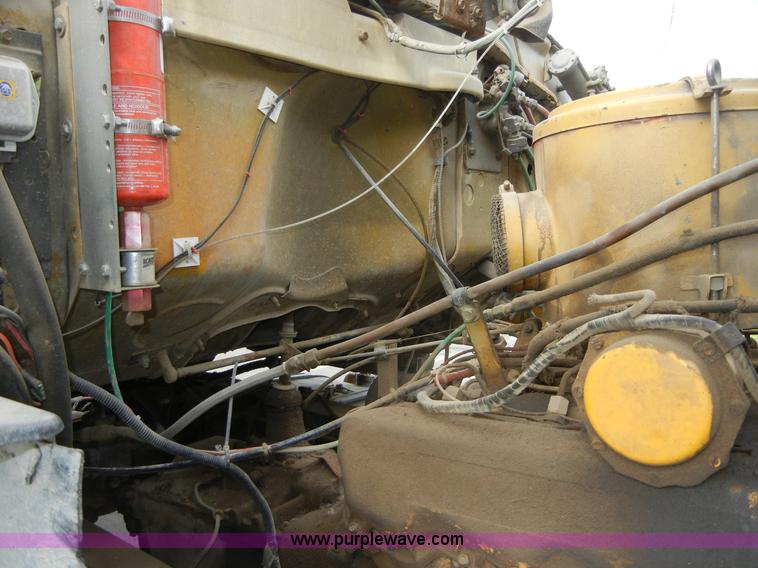 image for item 2218 1974 Ford 900 truck with crane