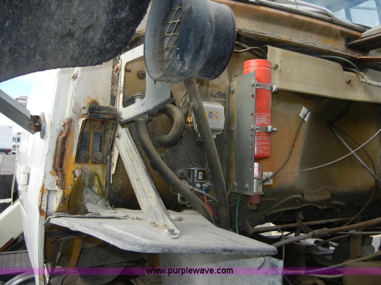 image for item 2218 1974 Ford 900 truck with crane