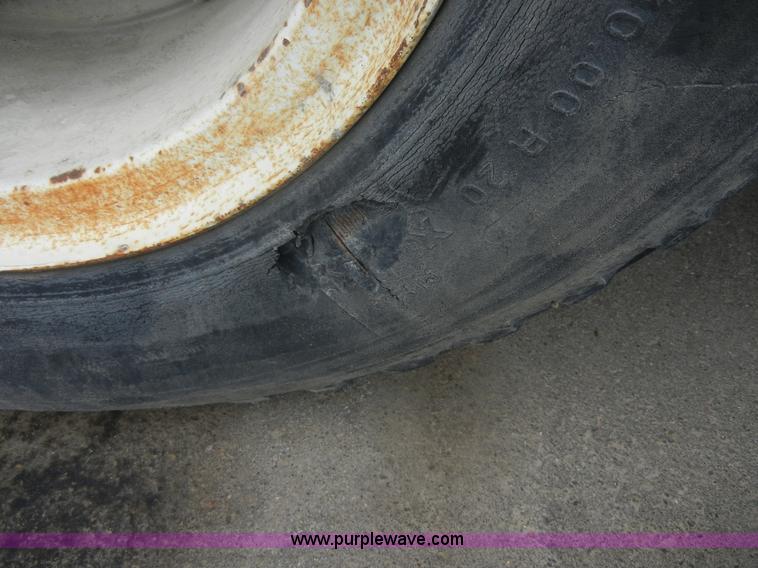 image for item 2218 1974 Ford 900 truck with crane