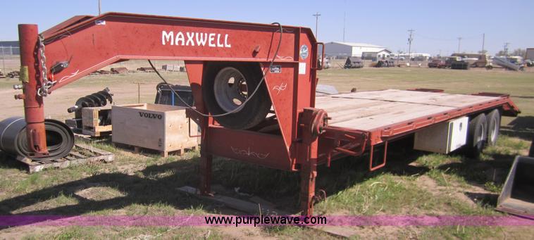 image for item 3081 2001 Maxwell goose neck trailer