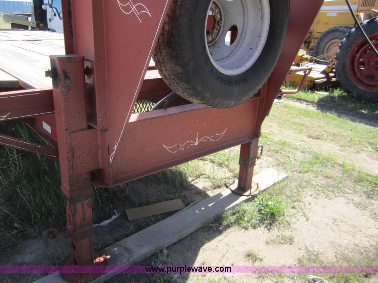 image for item 3081 2001 Maxwell goose neck trailer