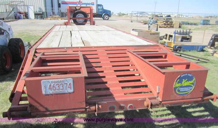 image for item 3081 2001 Maxwell goose neck trailer
