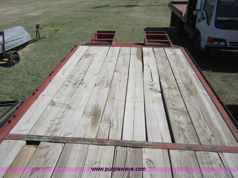 image for item 3081 2001 Maxwell goose neck trailer