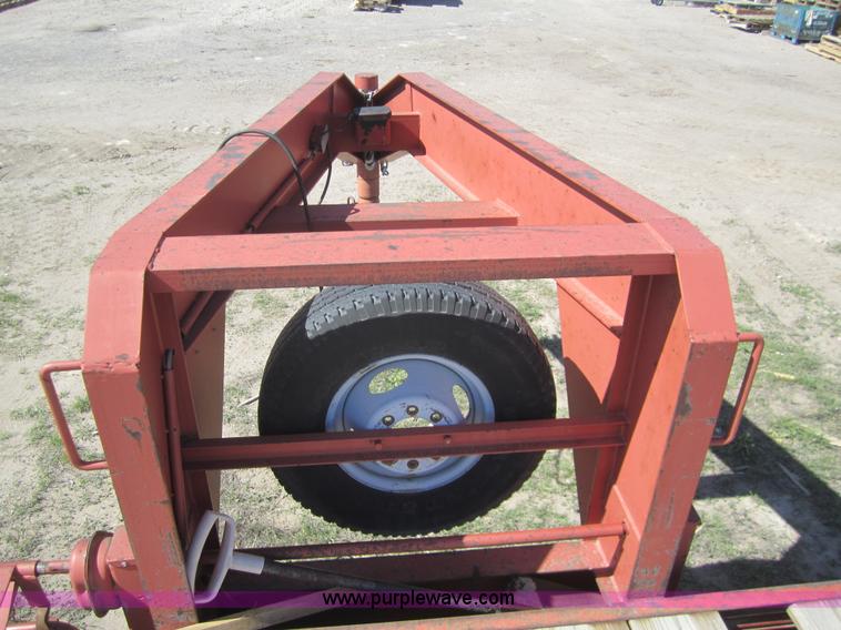 image for item 3081 2001 Maxwell goose neck trailer