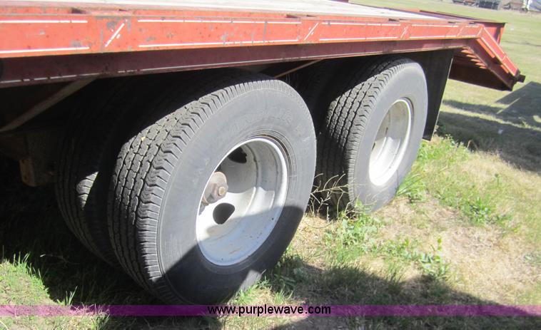 image for item 3081 2001 Maxwell goose neck trailer