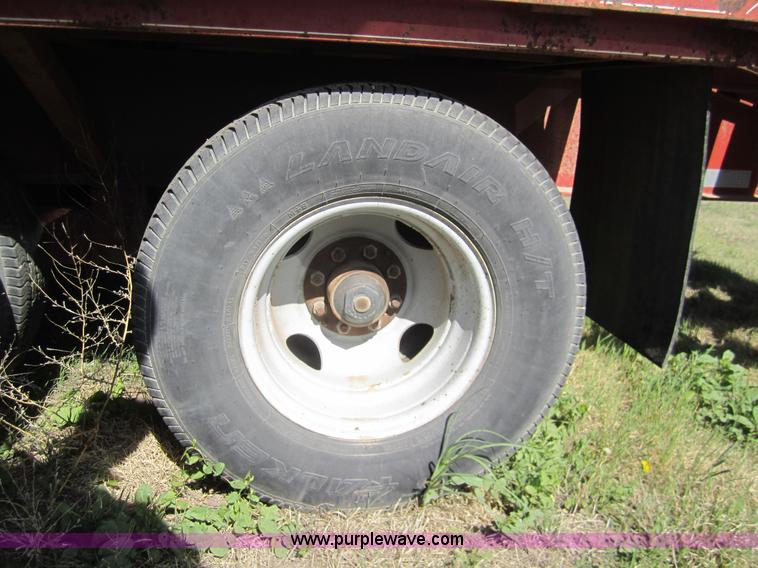 image for item 3081 2001 Maxwell goose neck trailer