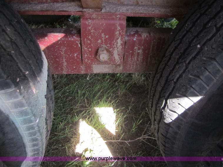 image for item 3081 2001 Maxwell goose neck trailer