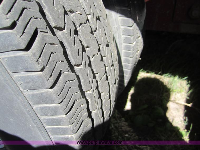 image for item 3081 2001 Maxwell goose neck trailer