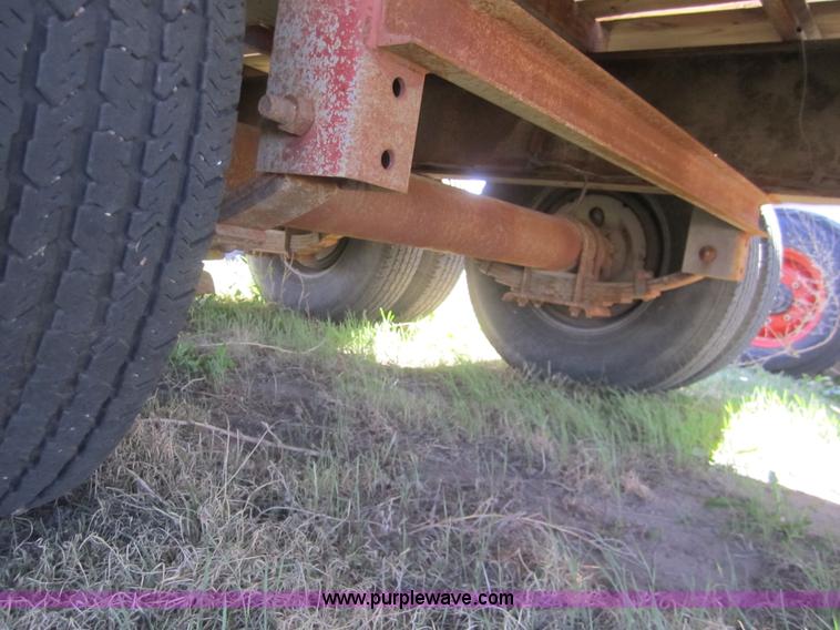 image for item 3081 2001 Maxwell goose neck trailer