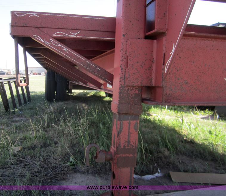 image for item 3081 2001 Maxwell goose neck trailer