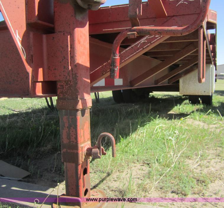 image for item 3081 2001 Maxwell goose neck trailer