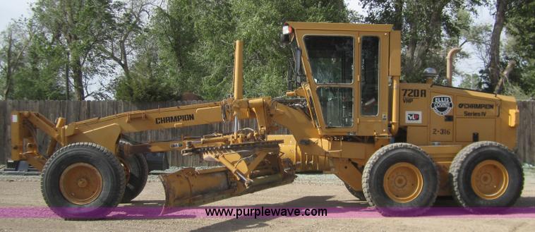 image for item 3082 1996 Champion 720A motor grader