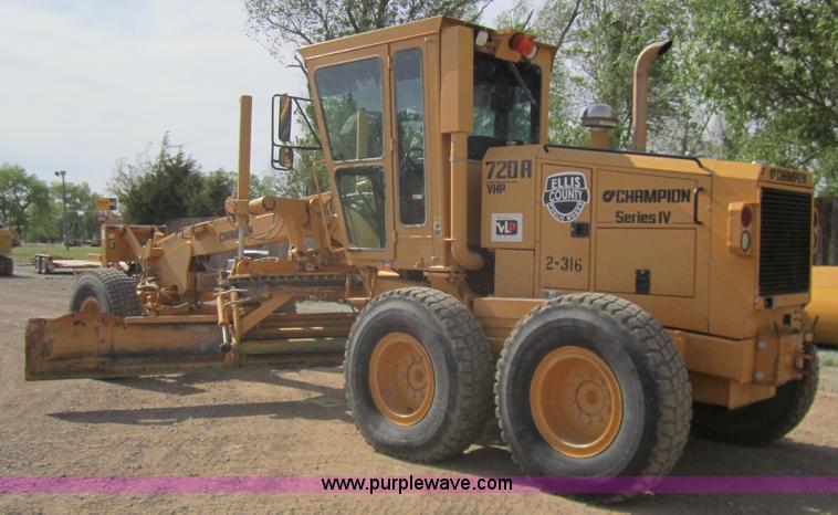 image for item 3082 1996 Champion 720A motor grader
