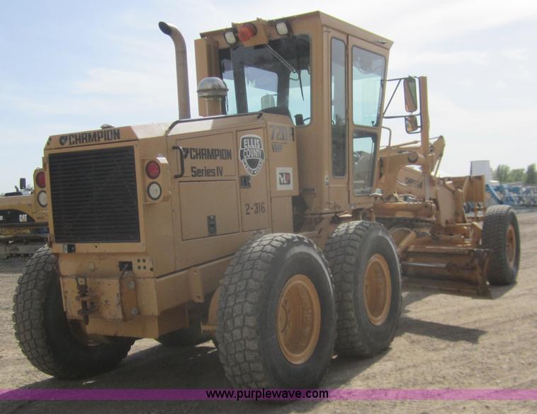 image for item 3082 1996 Champion 720A motor grader