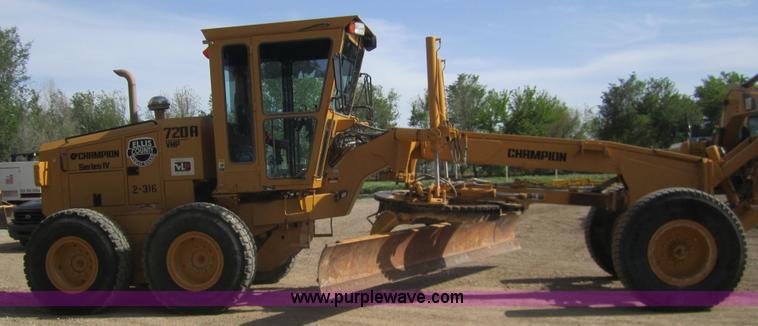 image for item 3082 1996 Champion 720A motor grader