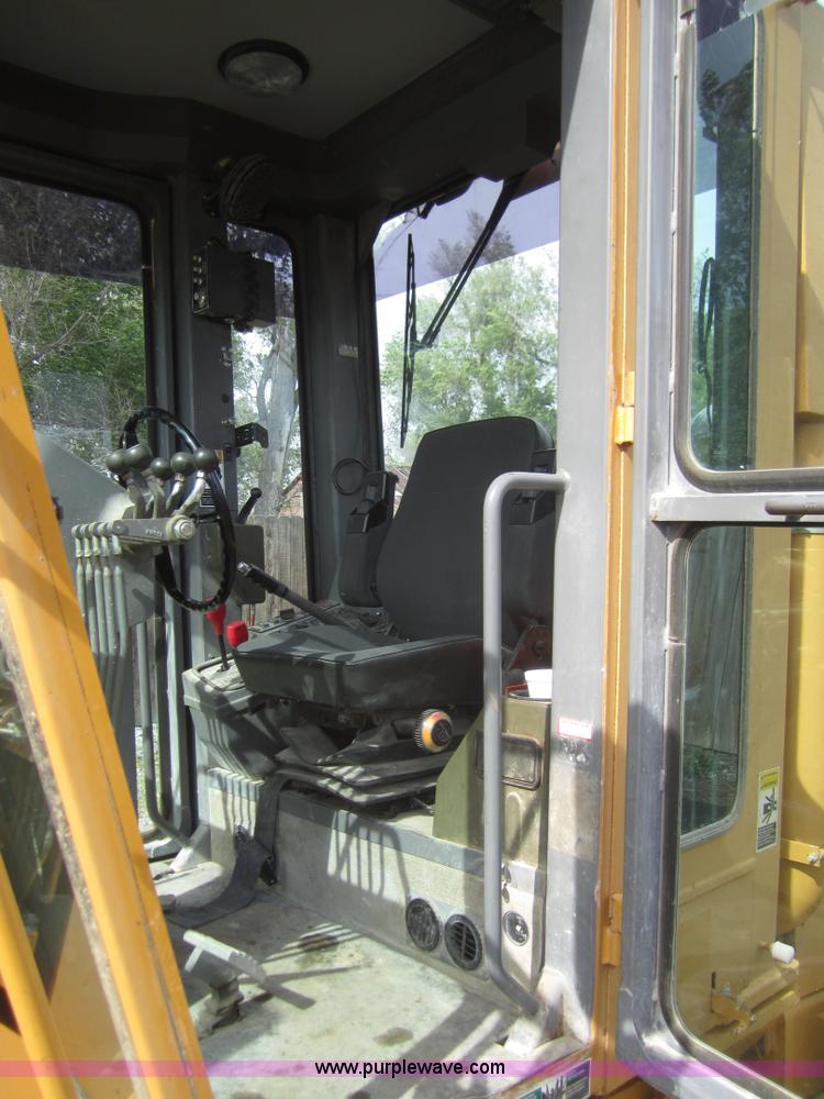 image for item 3082 1996 Champion 720A motor grader