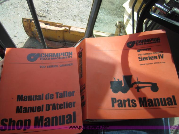 image for item 3082 1996 Champion 720A motor grader