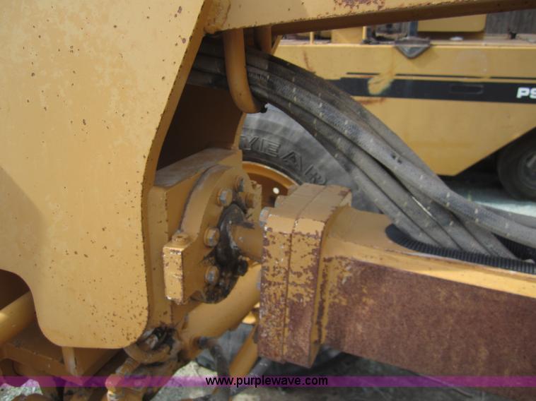 image for item 3082 1996 Champion 720A motor grader