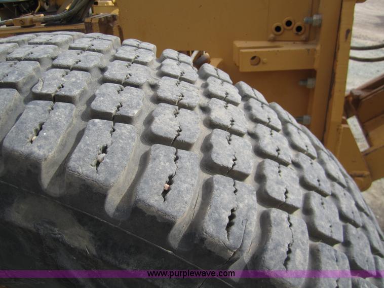 image for item 3082 1996 Champion 720A motor grader