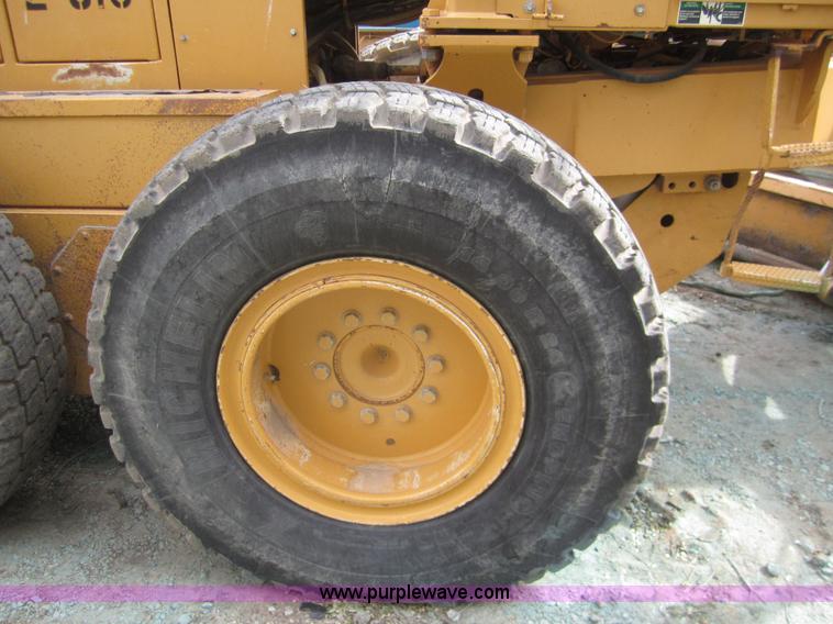 image for item 3082 1996 Champion 720A motor grader
