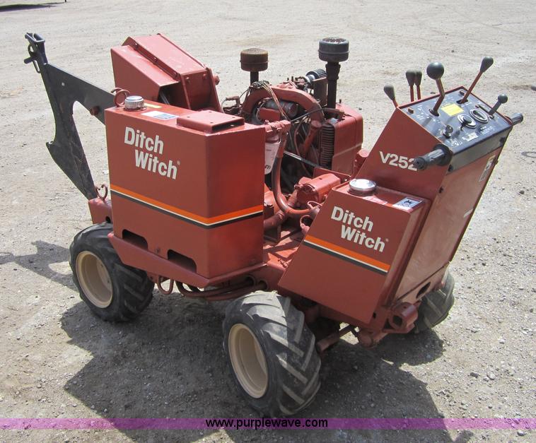 image for item 3861 Ditch Witch V252 cable plow