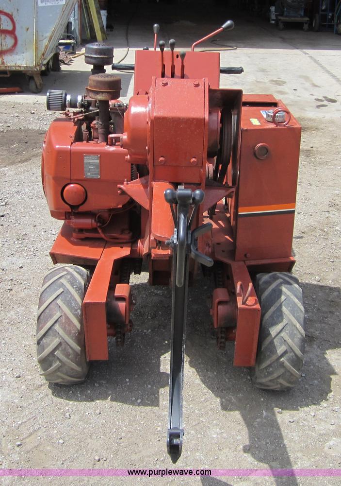 image for item 3861 Ditch Witch V252 cable plow