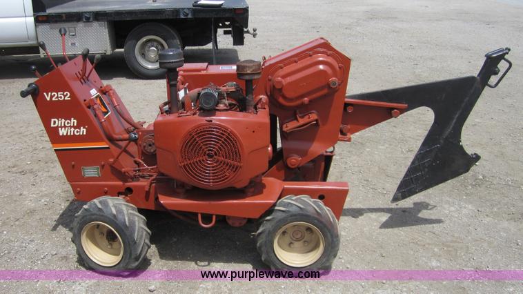 image for item 3861 Ditch Witch V252 cable plow