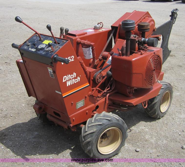 image for item 3861 Ditch Witch V252 cable plow