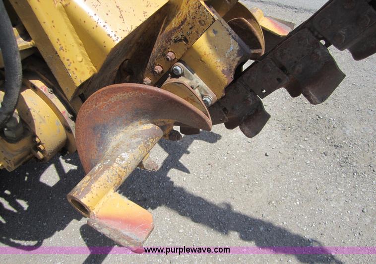 image for item 3864 2006 Vermeer RT650 trencher