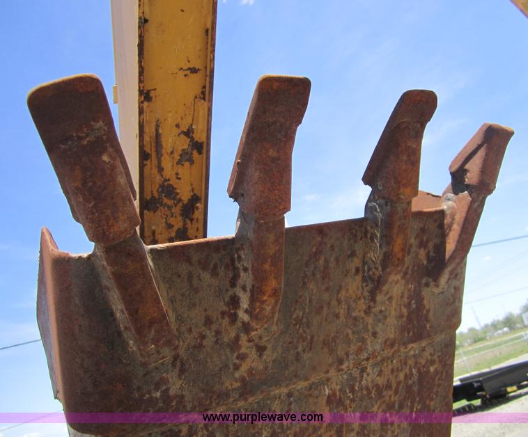 image for item 3864 2006 Vermeer RT650 trencher