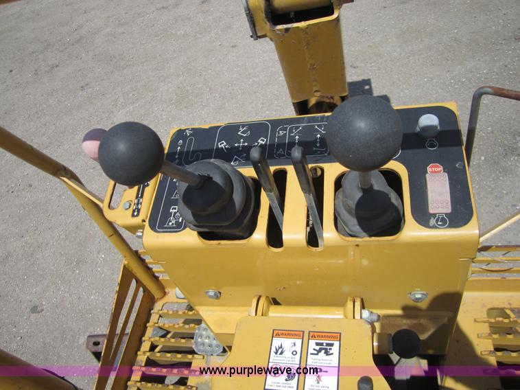 image for item 3864 2006 Vermeer RT650 trencher