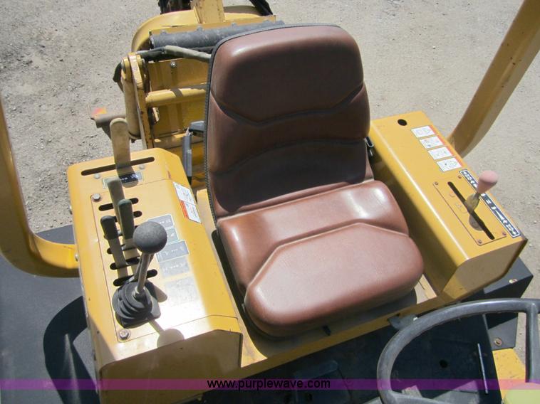 image for item 3864 2006 Vermeer RT650 trencher