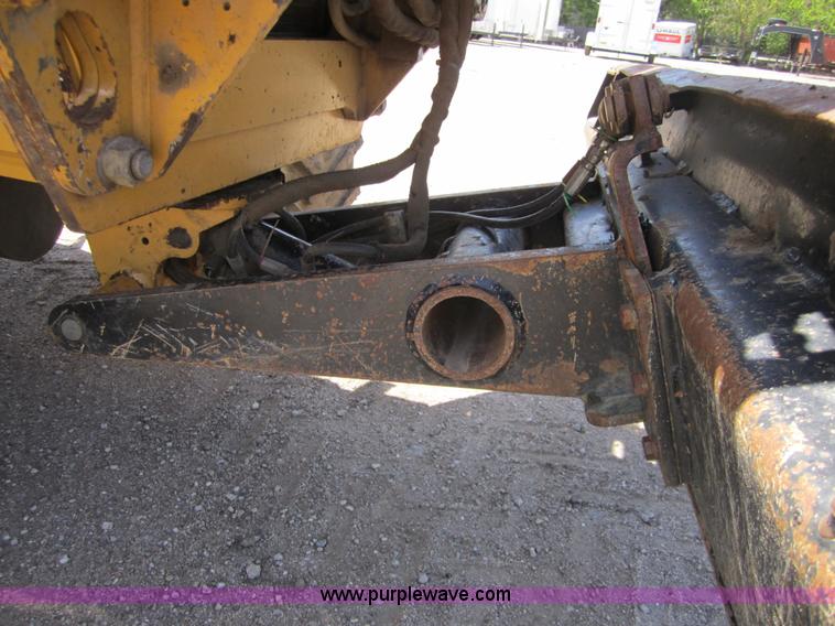 image for item 3864 2006 Vermeer RT650 trencher