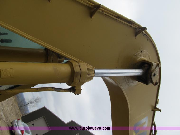 image for item 4103 1989 Caterpillar 215 excavator