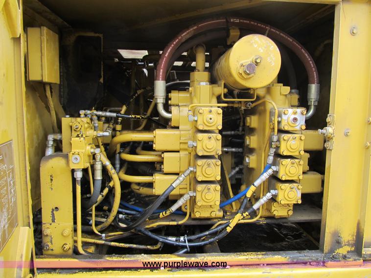 image for item 4103 1989 Caterpillar 215 excavator