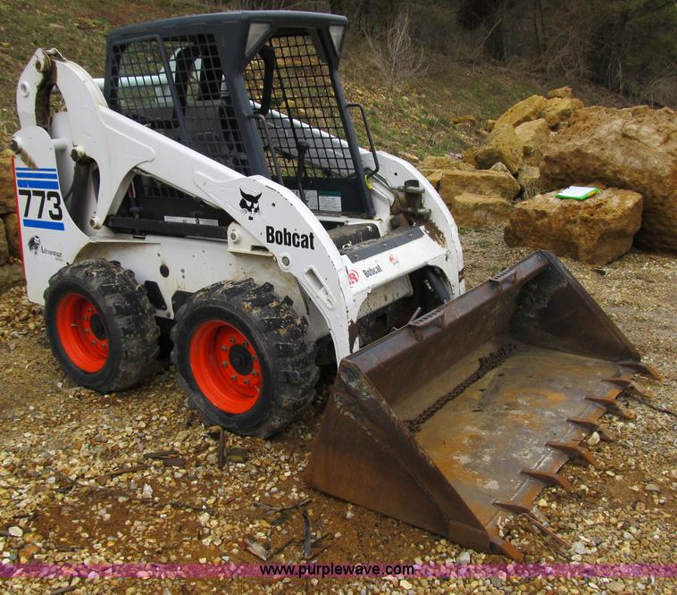image for item 4104 2002 Bobcat 773 skid steer