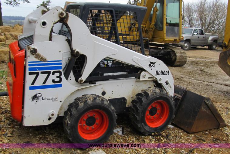 image for item 4104 2002 Bobcat 773 skid steer