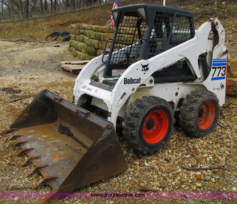 image for item 4104 2002 Bobcat 773 skid steer